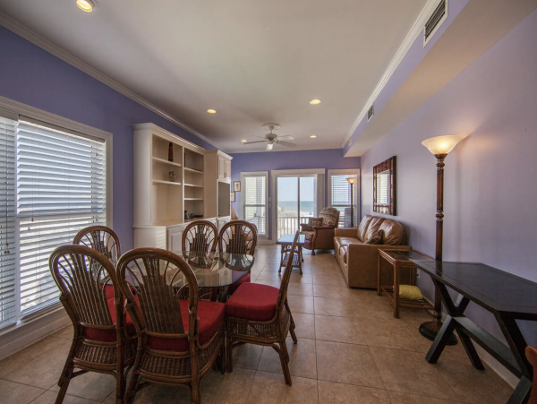 Ten Bedrooms Sleeps up to 36 Guests with Pool!