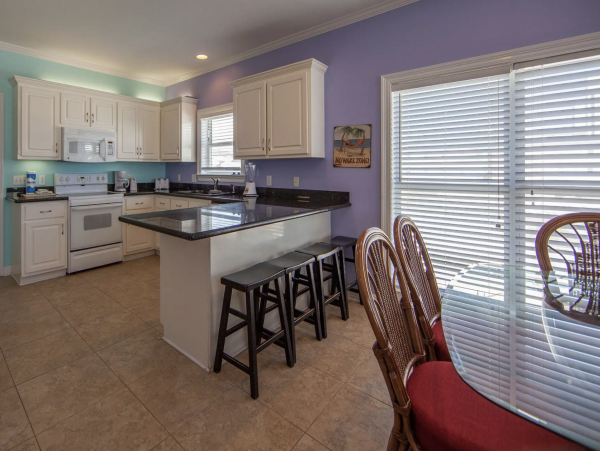 Ten Bedrooms Sleeps up to 36 Guests with Pool!