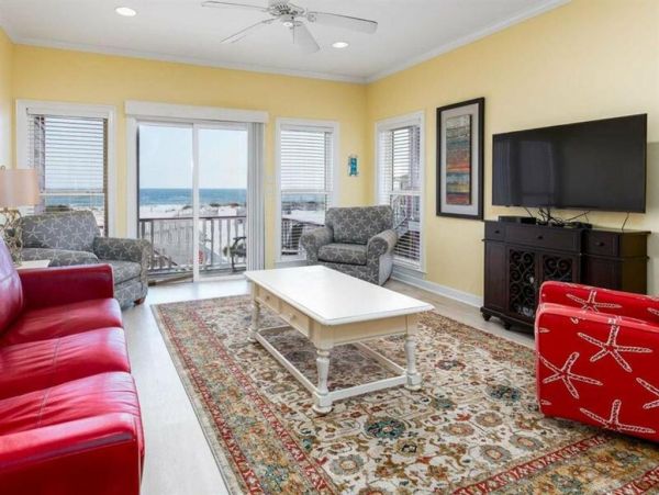 Ten Bedrooms Sleeps up to 36 Guests with Pool!