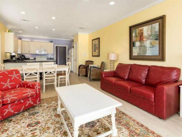 Ten Bedrooms Sleeps up to 36 Guests with Pool!