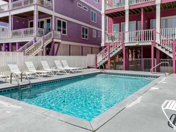 Ten Bedrooms Sleeps up to 36 Guests with Pool!