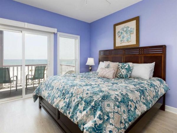 Ten Bedrooms Sleeps up to 36 Guests with Pool!
