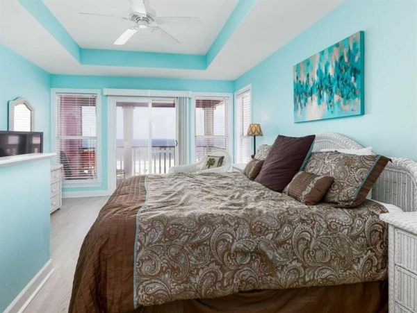 Ten Bedrooms Sleeps up to 36 Guests with Pool!