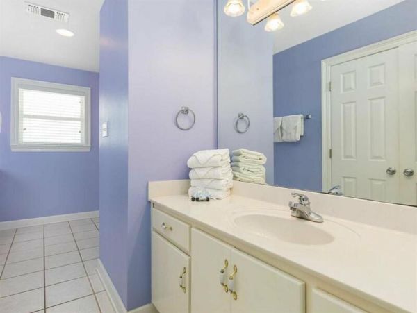 Ten Bedrooms Sleeps up to 36 Guests with Pool!