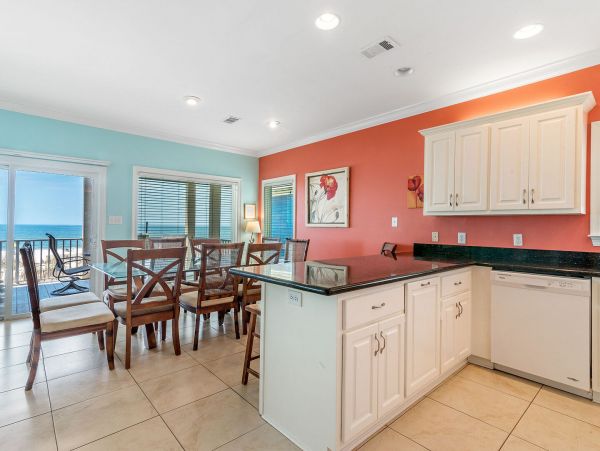 Gorgeous 6 Bedroom Vacation Home Ideal Location 22 Guests