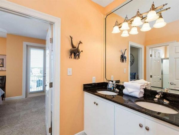 Eight Bedroom Beach Or Rent Both Sides of Duplex