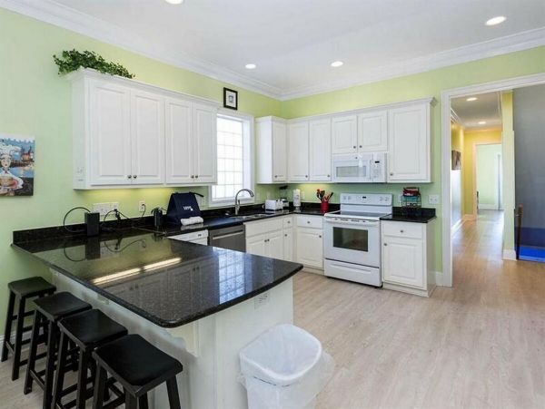 Eight Bedroom Beach Or Rent Both Sides of Duplex