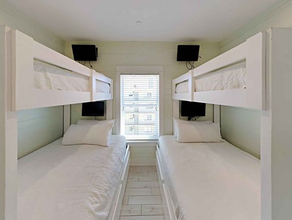 On Beach Gulf Shores Vacation Home Sleeps 56 Guests