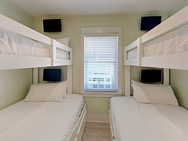On Beach Gulf Shores Vacation Home Sleeps 56 Guests