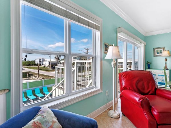 Spacious Stroll To Beach Access Vacation Home