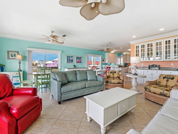 Spacious Stroll To Beach Access Vacation Home