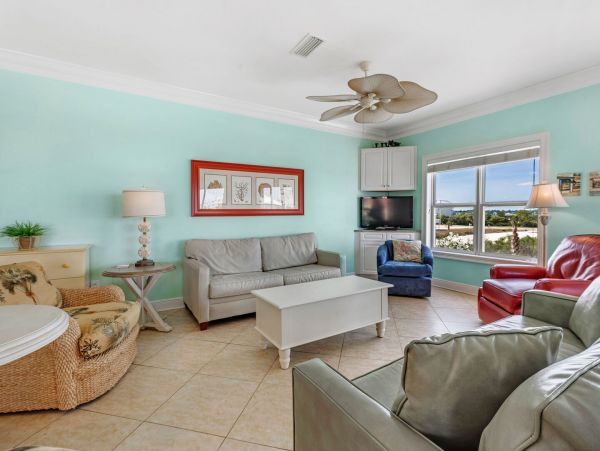 Spacious Stroll To Beach Access Vacation Home