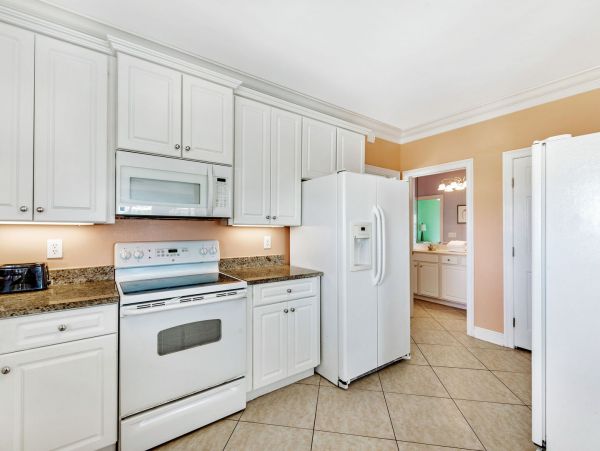 Spacious Stroll To Beach Access Vacation Home