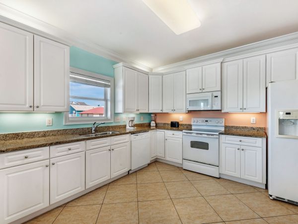 Spacious Stroll To Beach Access Vacation Home