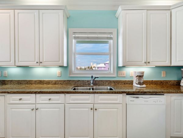 Spacious Stroll To Beach Access Vacation Home