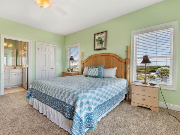 Spacious Stroll To Beach Access Vacation Home