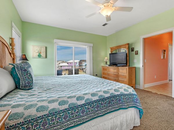 Spacious Stroll To Beach Access Vacation Home