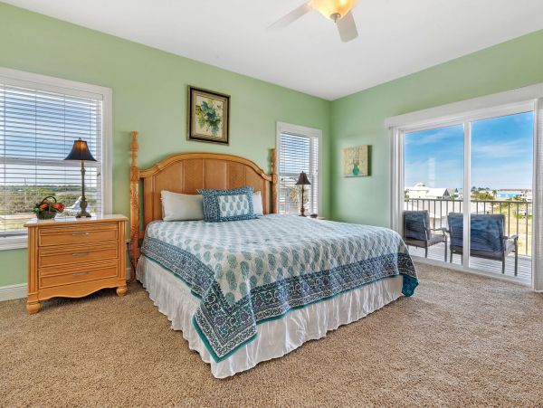 Spacious Stroll To Beach Access Vacation Home