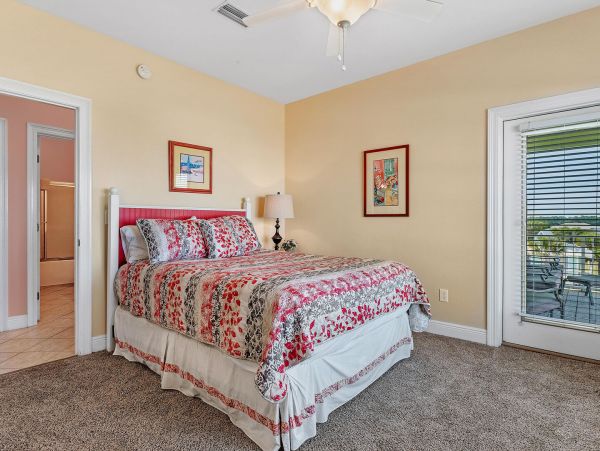 Spacious Stroll To Beach Access Vacation Home