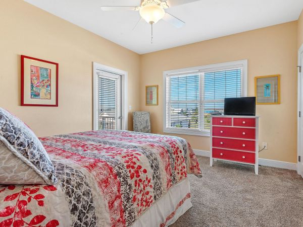 Spacious Stroll To Beach Access Vacation Home