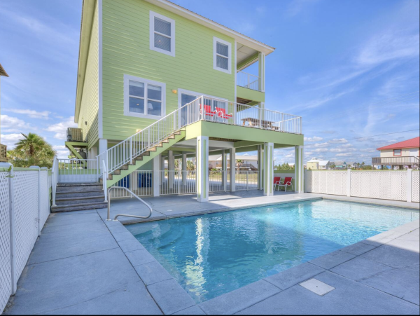 Spacious Stroll To Beach Access Vacation Home