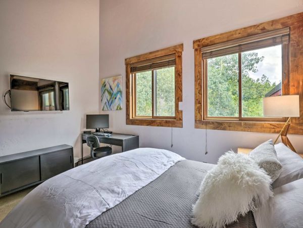 Elegant Vail Vacation Home Eight Guests Mountain Views