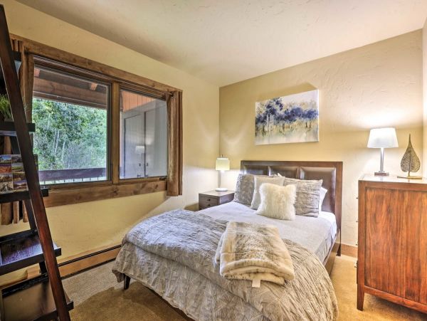 Elegant Vail Vacation Home Eight Guests Mountain Views