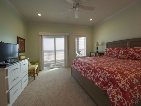 Beach House with Private Pool Can Sleep 44!