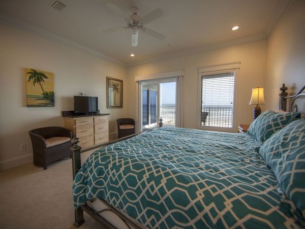 Beach House with Private Pool Can Sleep 44!