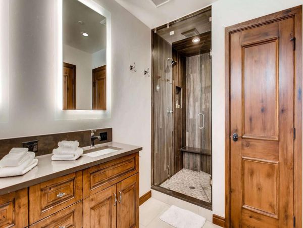 Mountain 3 Bedroom Luxury Condo Ski In-Ski Out Beaver Creek