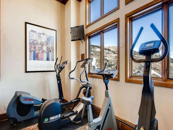 Mountain 3 Bedroom Luxury Condo Ski In-Ski Out Beaver Creek
