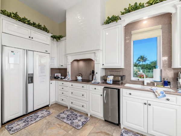 Beach Front 9 Bedroom Home with Private Pool & Views