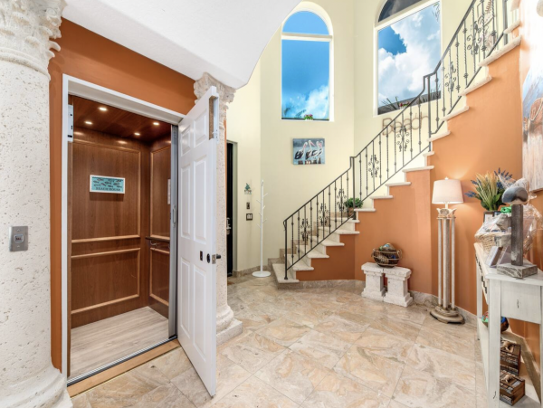 Beach Front 9 Bedroom Home with Private Pool & Views
