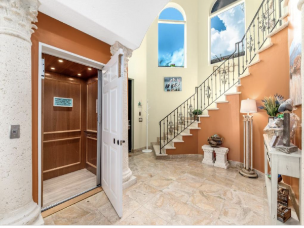 Beach Front 9 Bedroom Home with Private Pool & Views