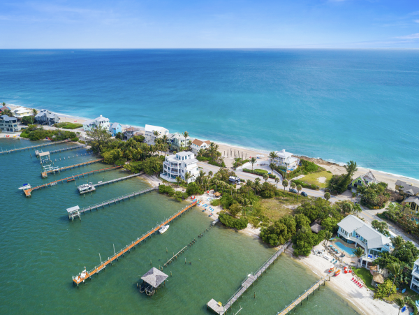 Beachfront  8 Bedroom Luxury  Beach House