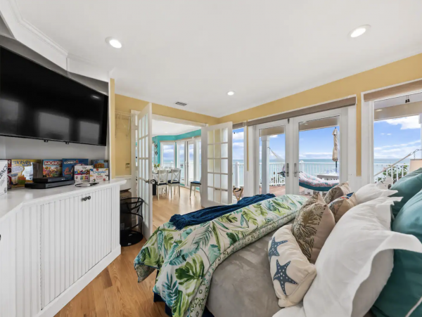 Beachfront  8 Bedroom Luxury  Beach House