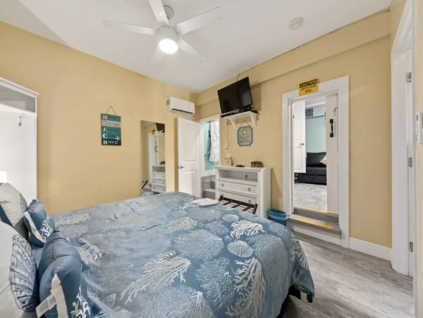 Beachfront  8 Bedroom Luxury  Beach House
