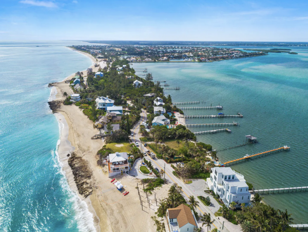 Beachfront  8 Bedroom Luxury  Beach House