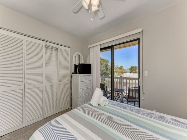 Vacation Condo Few Steps From The Beaches In Holmes Beach