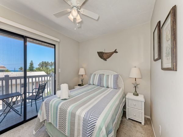 Vacation Condo Few Steps From The Beaches In Holmes Beach