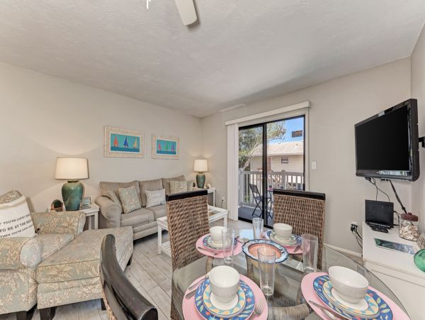 Vacation Condo Few Steps From The Beaches In Holmes Beach