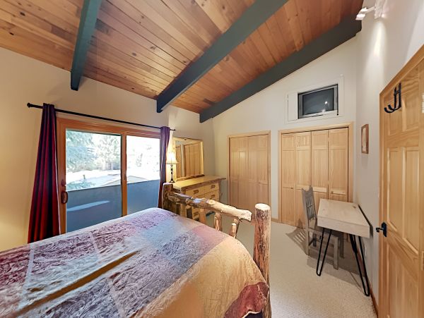 West Vail Townhome one minute walk to shuttle