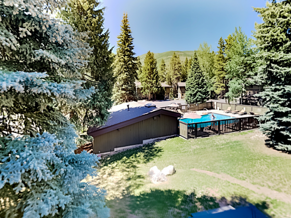 West Vail Townhome one minute walk to shuttle