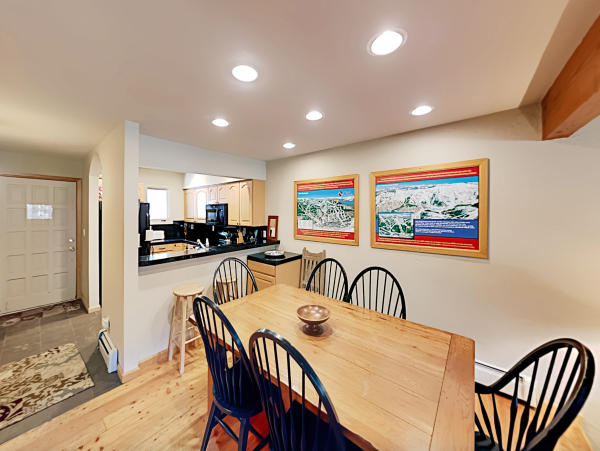 West Vail Townhome one minute walk to shuttle