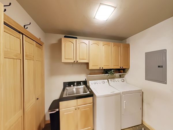 West Vail Townhome one minute walk to shuttle