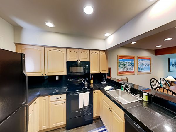 West Vail Townhome one minute walk to shuttle