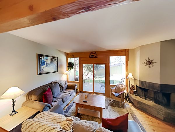 West Vail Townhome one minute walk to shuttle