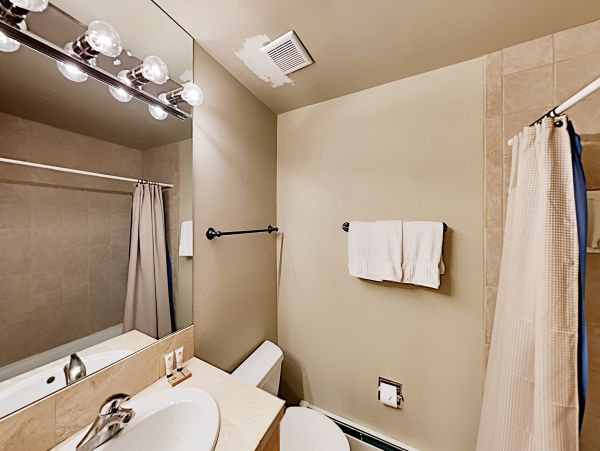 West Vail Townhome one minute walk to shuttle