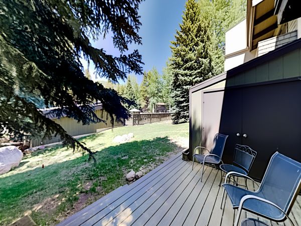 West Vail Townhome one minute walk to shuttle