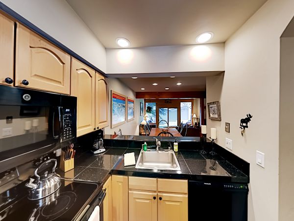 West Vail Townhome one minute walk to shuttle